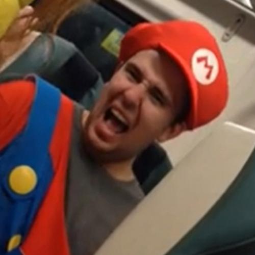 É isso que dá mexer com o Super Mario
