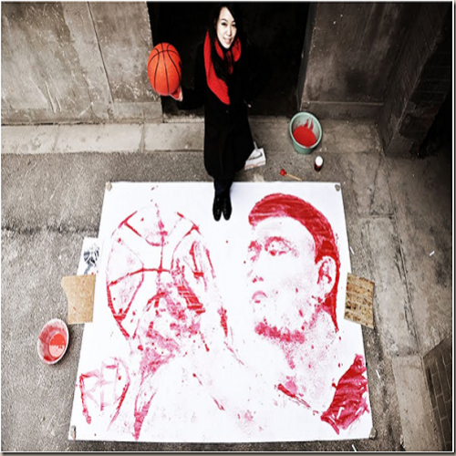Pinturas feitas com bola de futebol e basquete