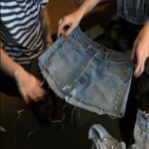 Transforme short jeans velho em saia nova