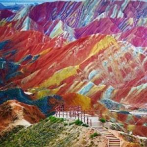 Conheça as montanhas coloridas da China