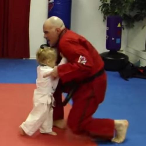 No Canadá, aprende-se defesa pessoal desde criança!
